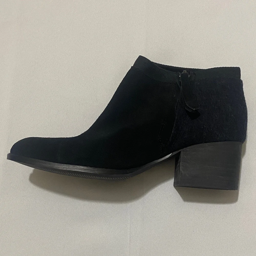 NWOB TOMS Black Suede Bootie Ankle Boots Women's Size 7M